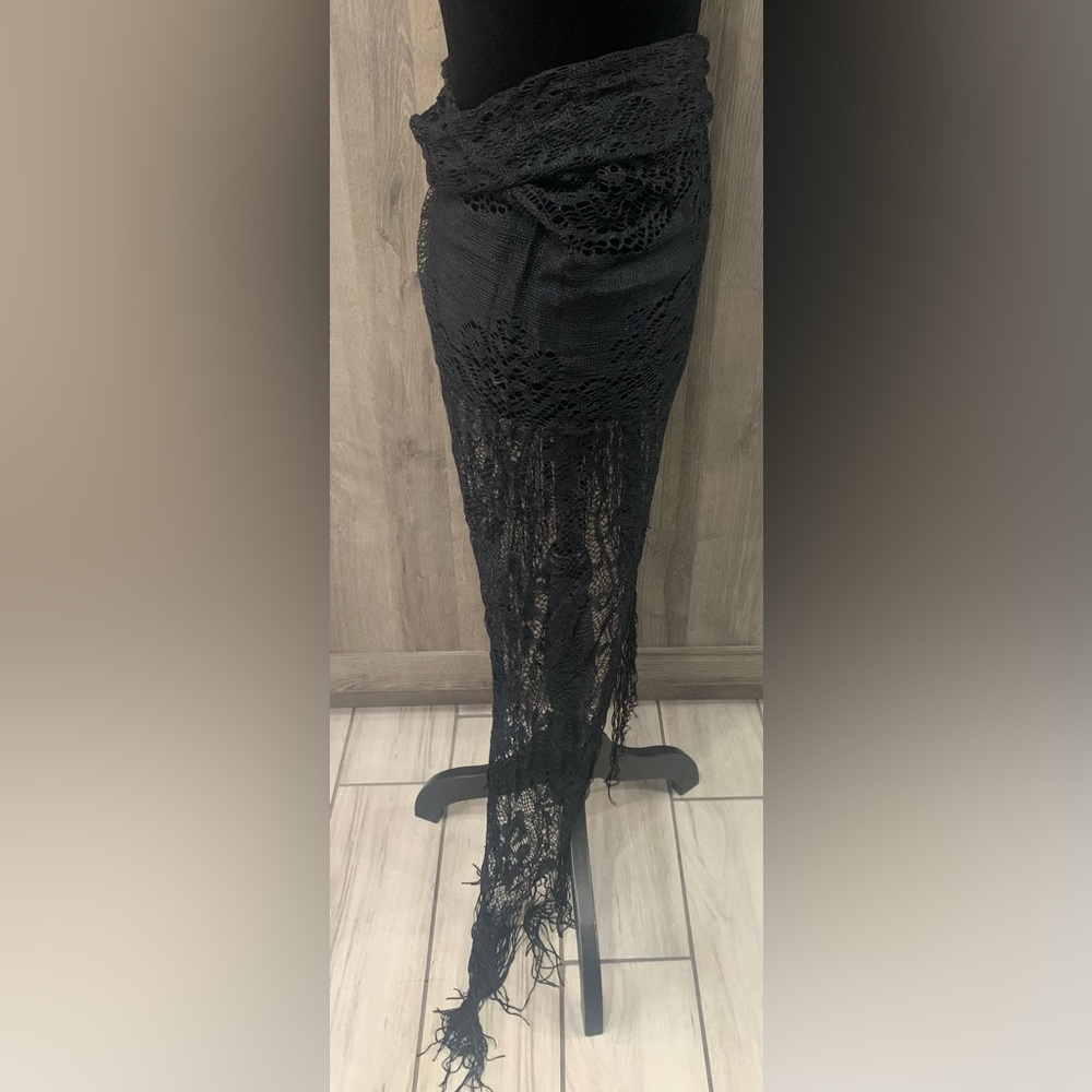 Black Crocheted Shawl Or Beach Wrap Cover up With Fringe Women's One Size - Picture 2 of 9